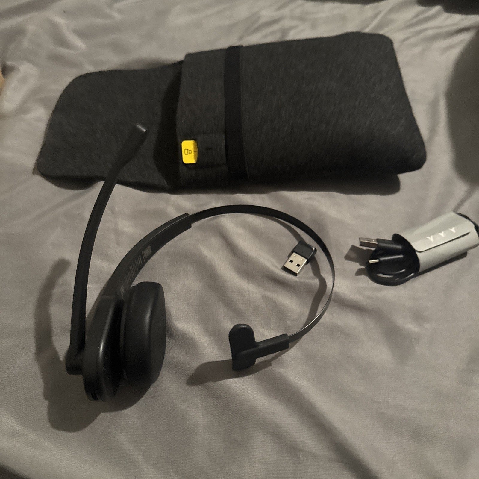 LEVN Wireless Bluetooth/USB Headset w/ Noise Canceling(no Original Box)