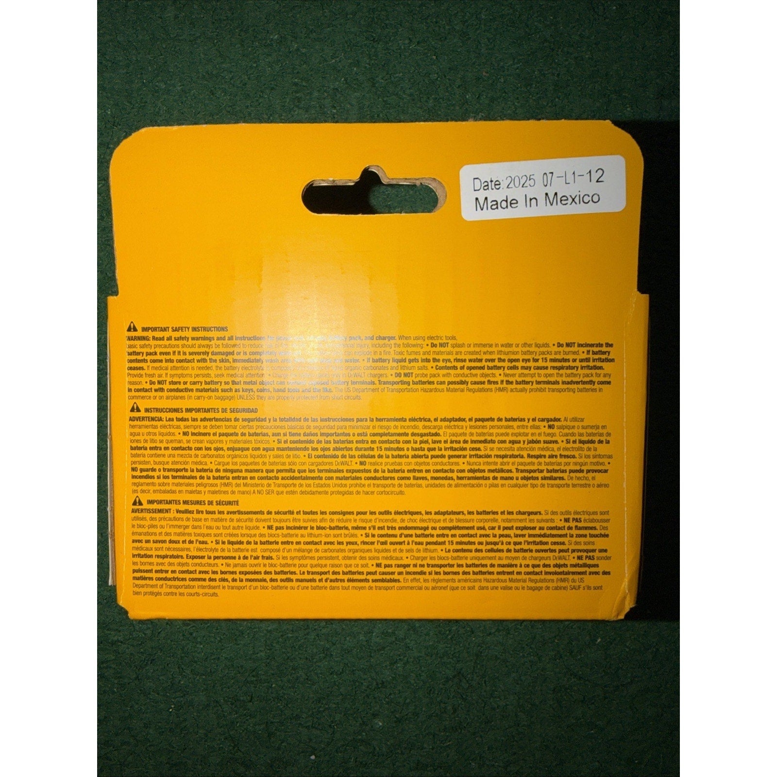 DEWALT DCB204 20V MAX XR 4Ah Lithium-Ion Battery Pack - Black/Yellow