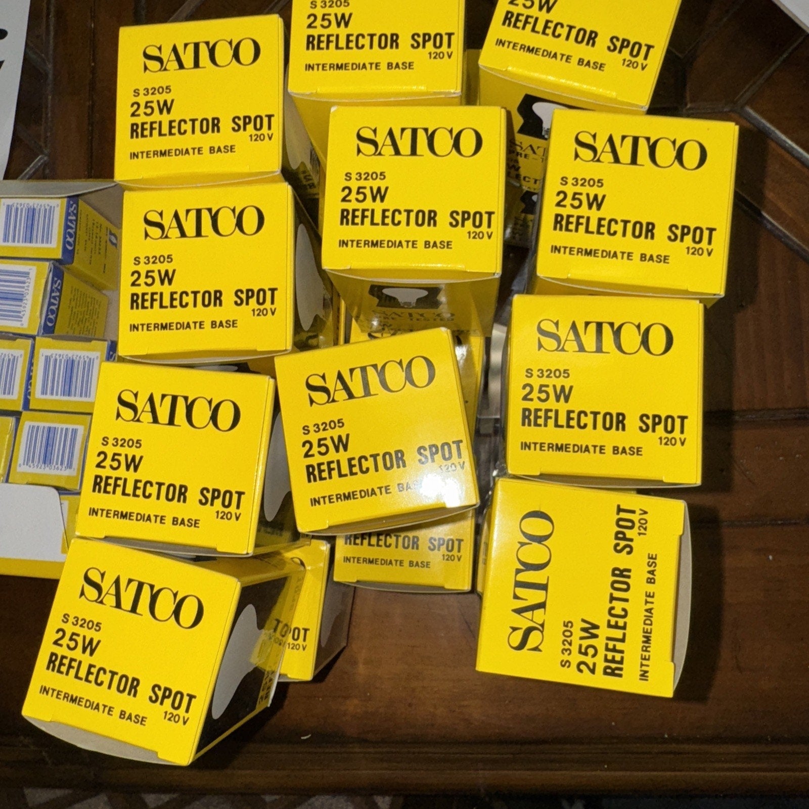 Satco S3205 Reflector Spot Bulb, 25W 120V (Lot of 23)