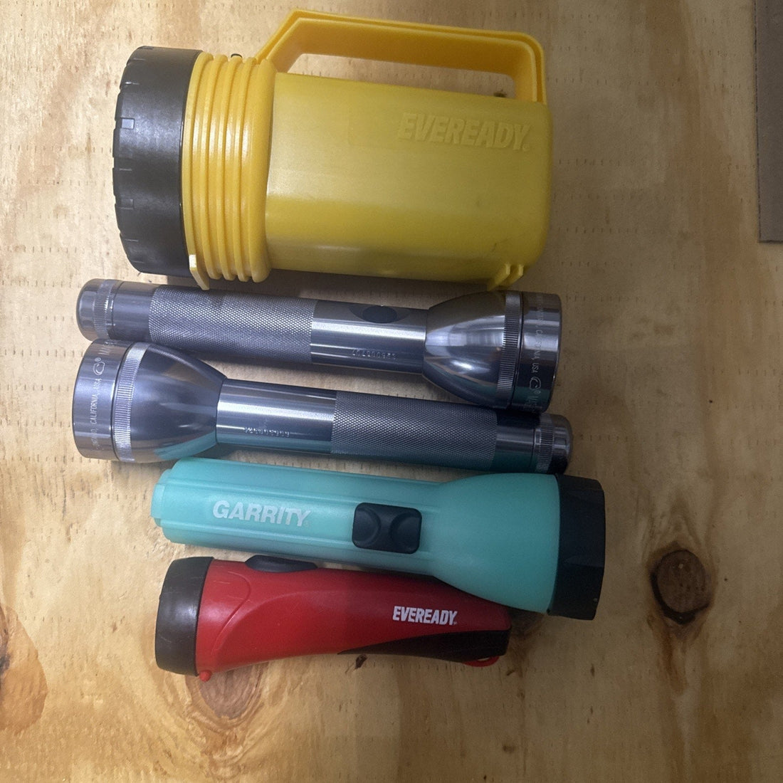 Vintage Flashlights & Lantern, Lot of 5 (Eveready, Garrity, Maglite Style)