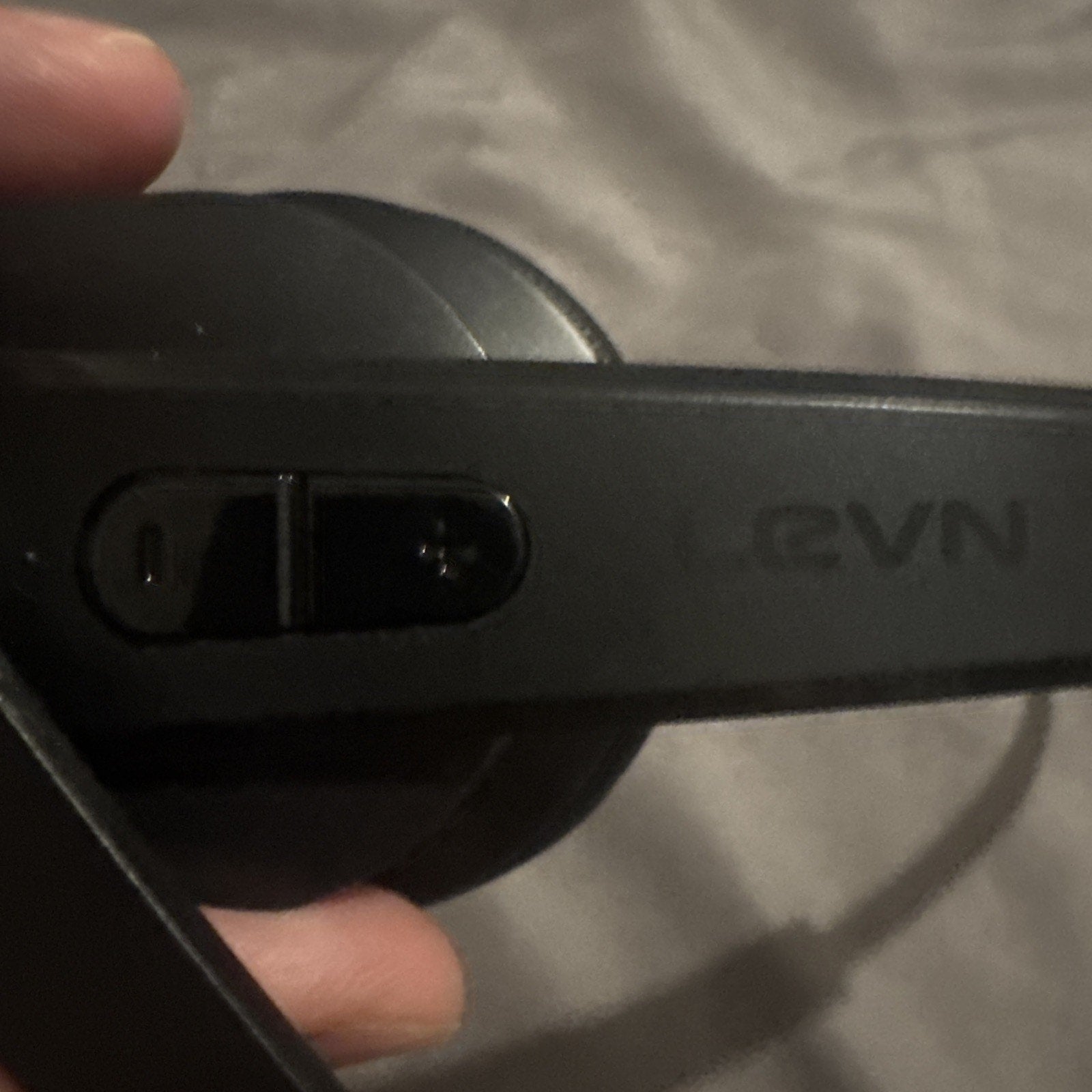 LEVN Wireless Bluetooth/USB Headset w/ Noise Canceling(no Original Box)