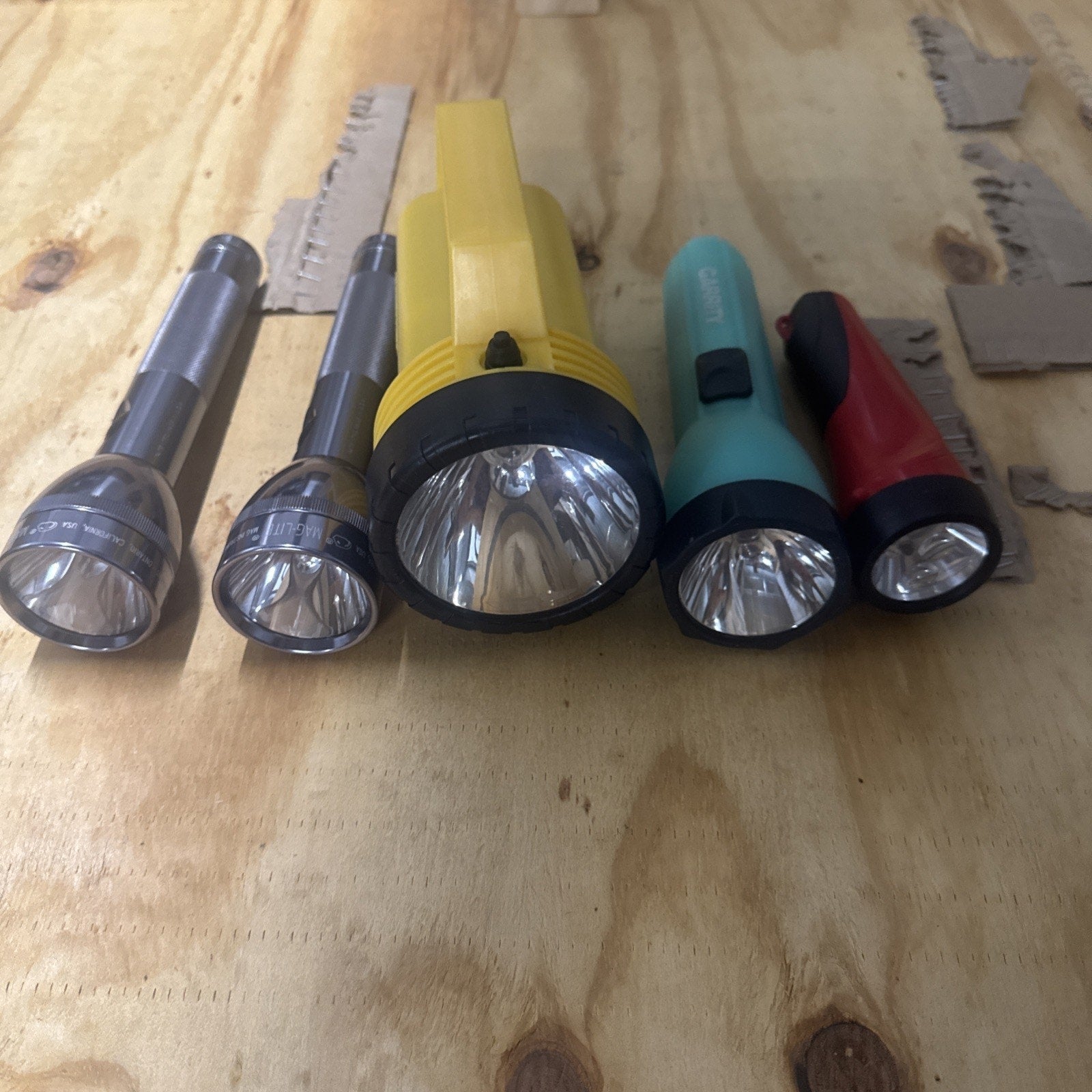 Vintage Flashlights & Lantern, Lot of 5 (Eveready, Garrity, Maglite Style)