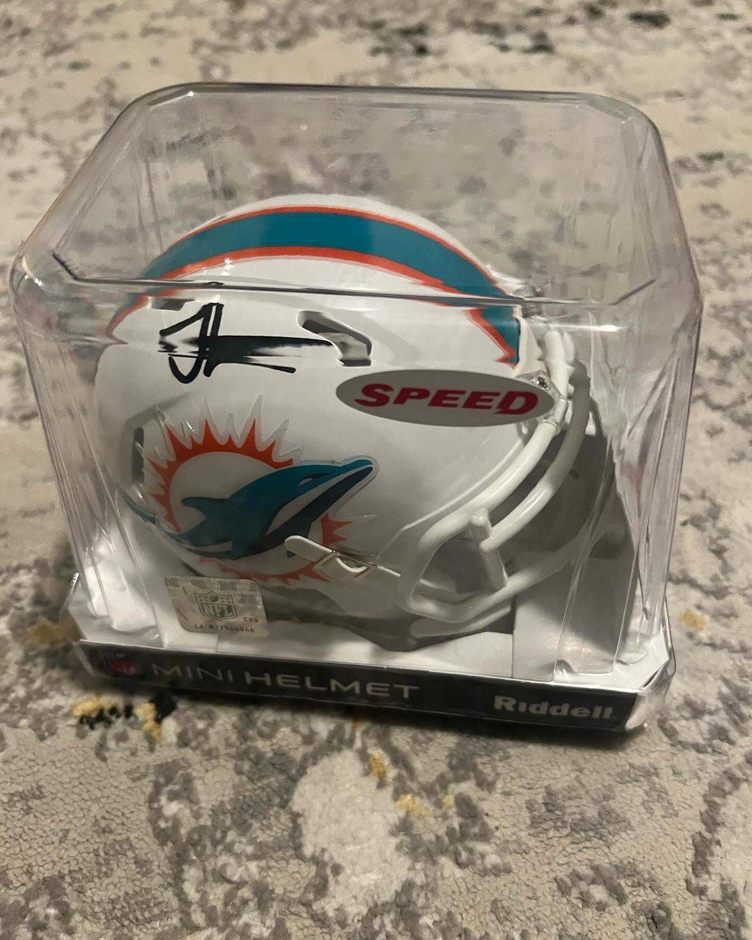 Autographed Riddell Tyreek Hill mini helmet Miami Dolphins