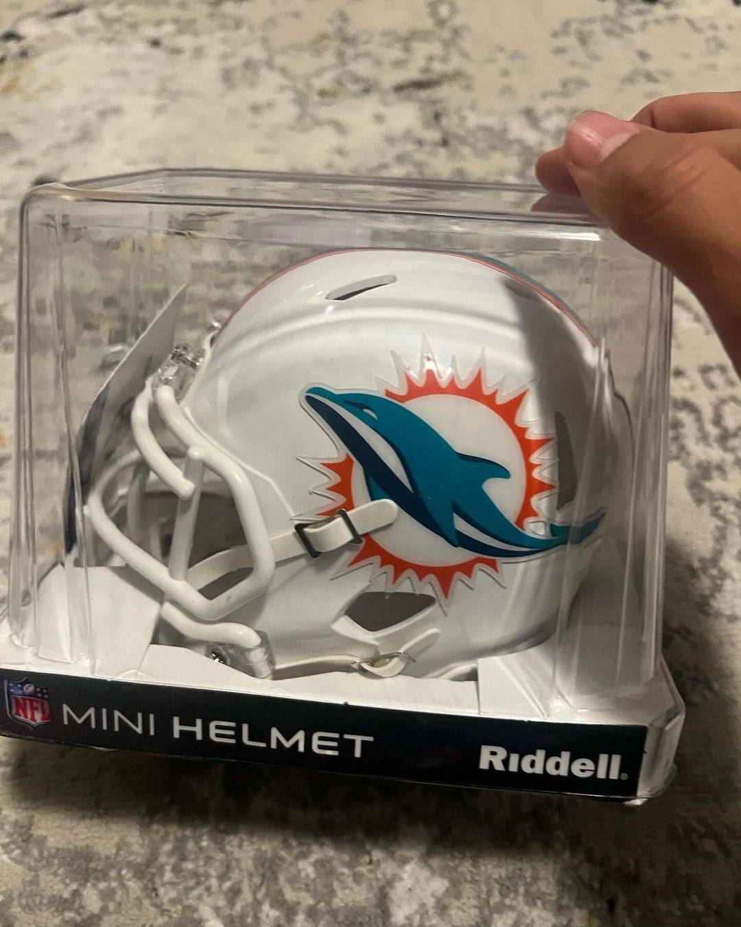 Autographed Riddell Tyreek Hill mini helmet Miami Dolphins