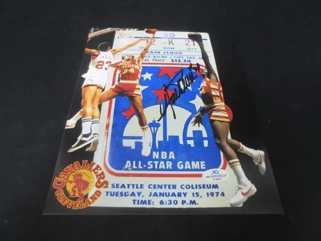 Austin Carr Signed Cavaliers 8x10 Photo (COA)