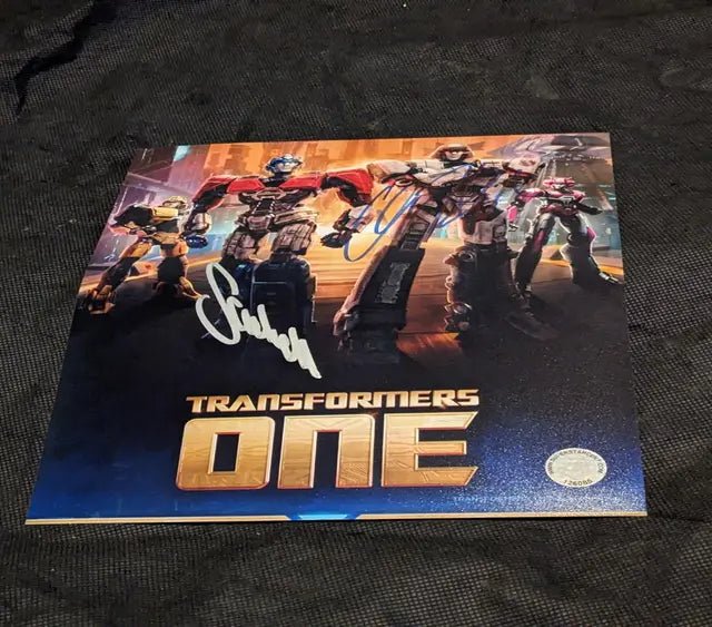 Chris Hemsworth & Scarlett Johansson Signed 8x10 Photo (COA)